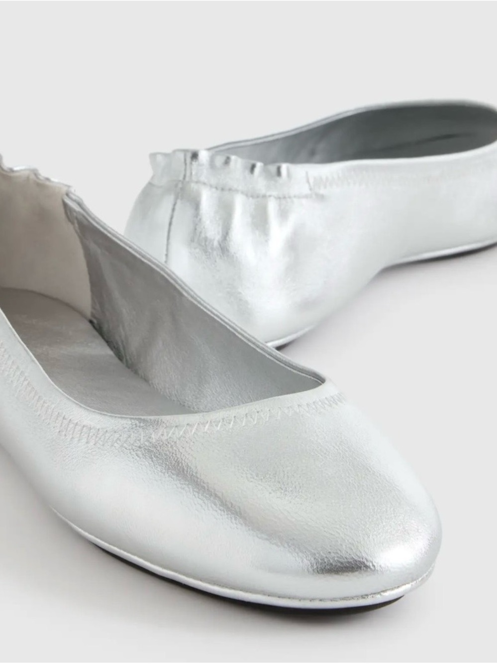 Quince Silver Metallic Ballet Flats Size 9 pre-owned.